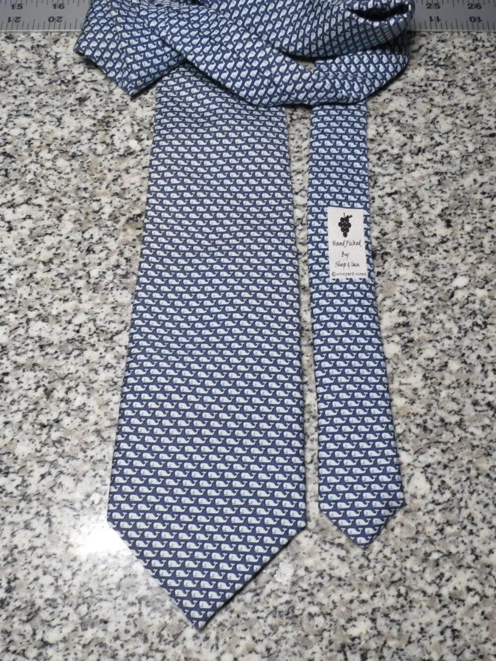 Vineyard Vines Martha’s Vineyard Men’s Tie Whale Motif